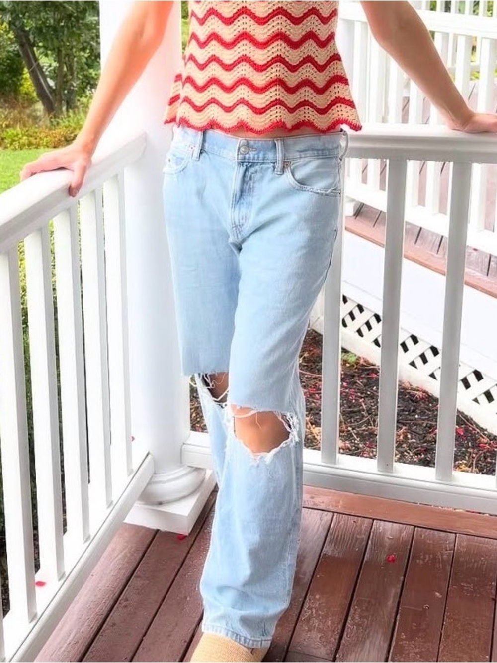 Women’s American Eagle AE Strigid Ripped Low-Rise Ex-Boyfriend light blue jeans